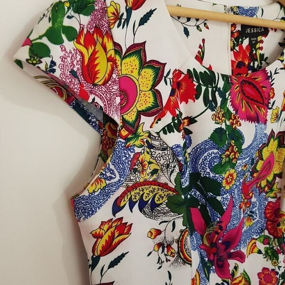 🌸HOST PICK🌸 JESSICA Fitted Cap Sleeve Floral Dress Size 8 Petite  NEW - Picture 2 of 13